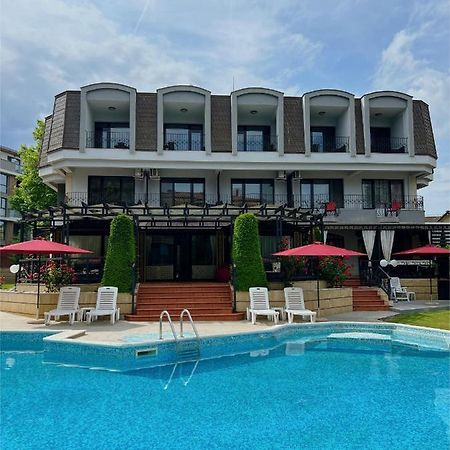 Family Hotel Paradise 圣君士坦丁和海伦那 外观 照片
