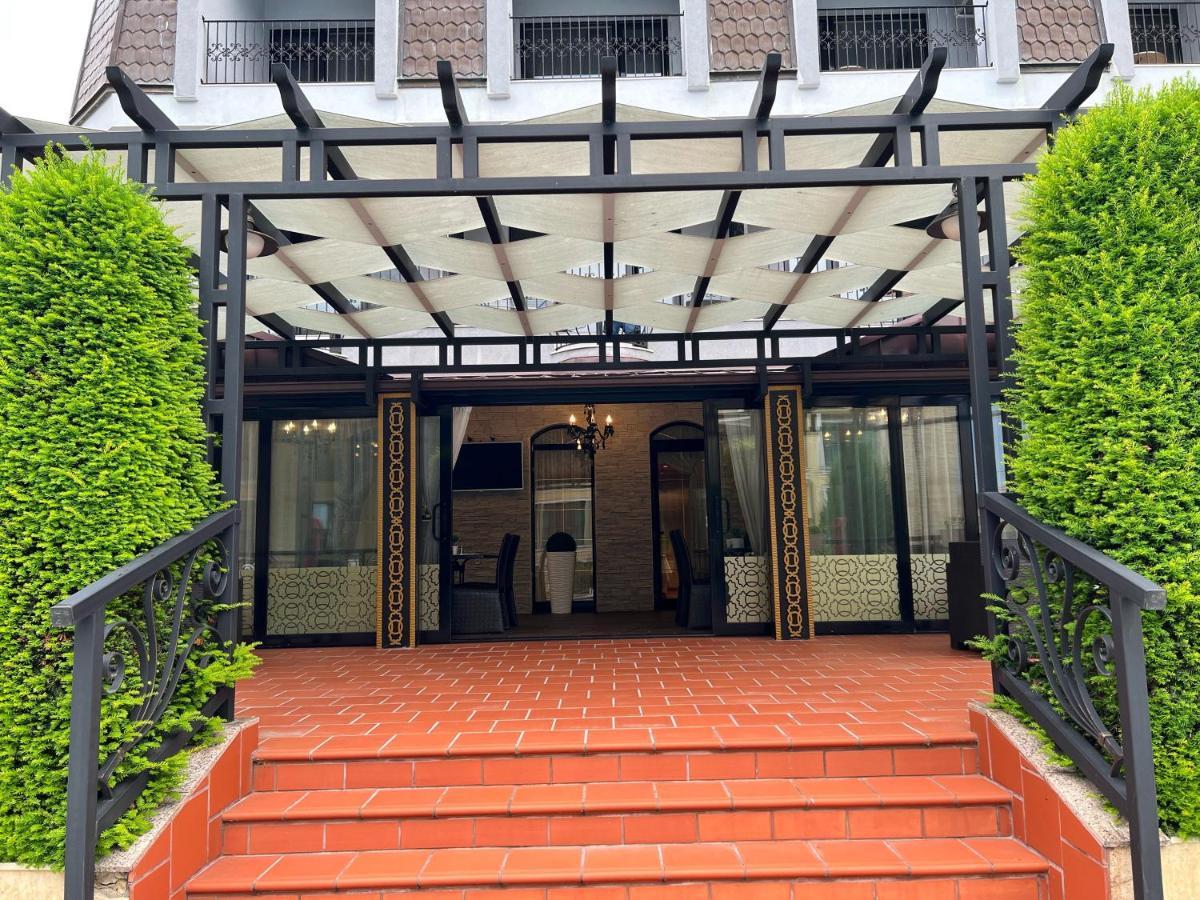 Family Hotel Paradise 圣君士坦丁和海伦那 外观 照片