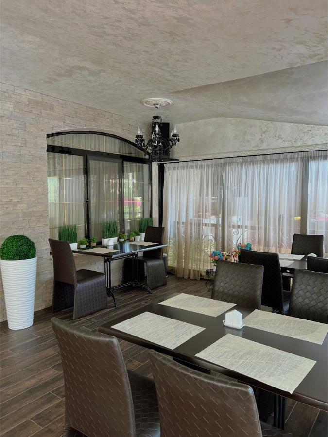 Family Hotel Paradise 圣君士坦丁和海伦那 外观 照片