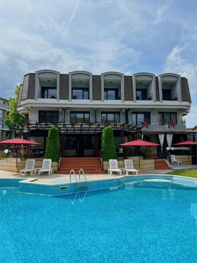 Family Hotel Paradise 圣君士坦丁和海伦那 外观 照片